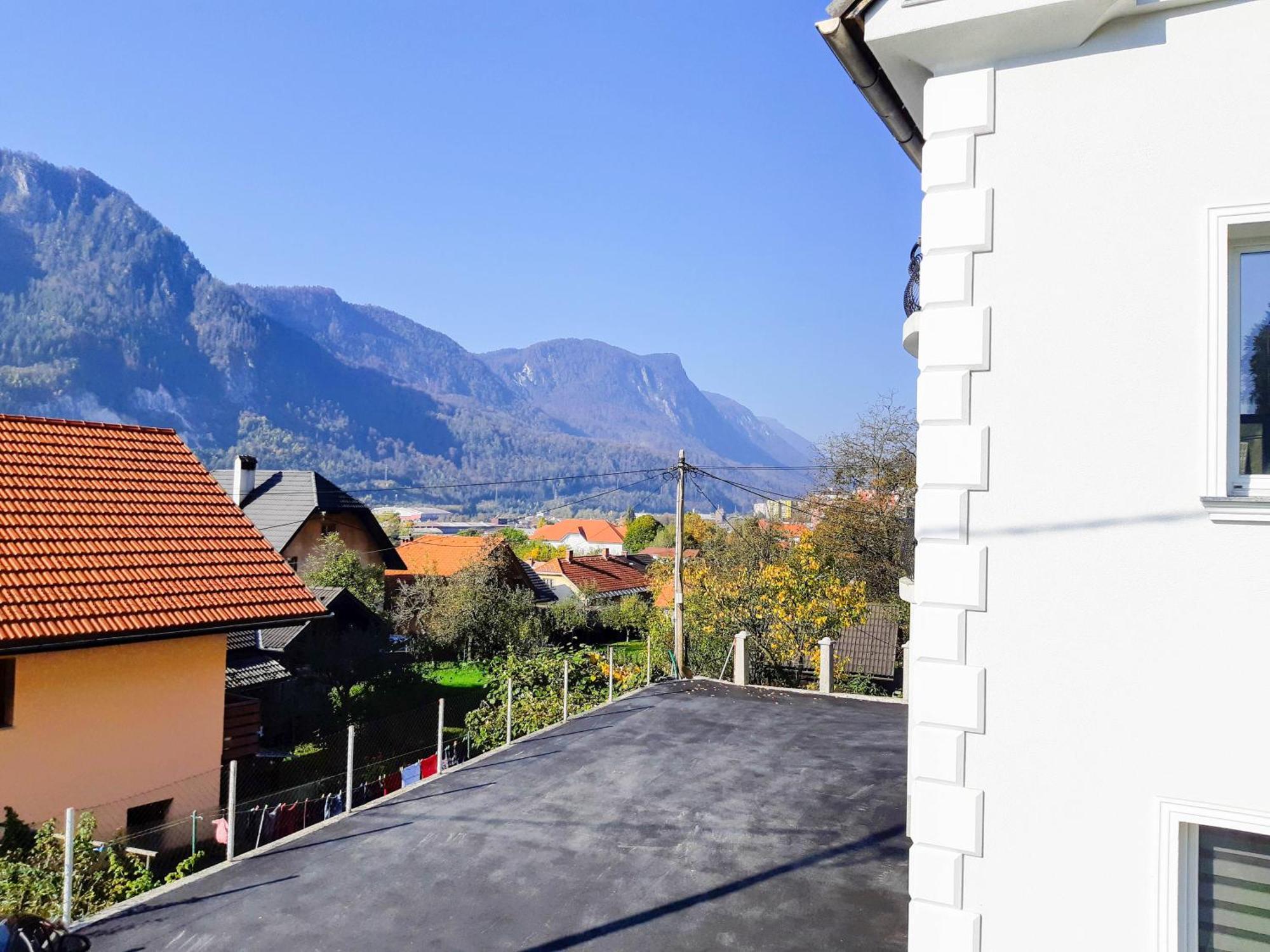 Villa Hillside Apartment Jesenice Bagian luar foto
