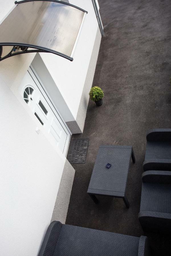 Villa Hillside Apartment Jesenice Bagian luar foto